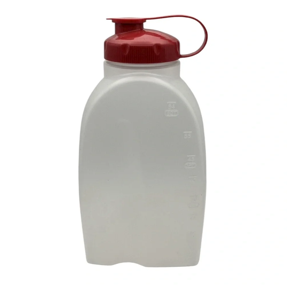 Rubbermaid 2 Quart Servin Saver Drink/Beverage Pitcher/Bottle Red/Maroon Lid